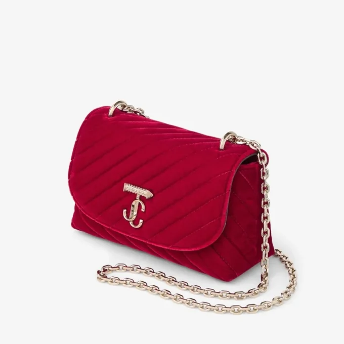 Borsa a tracolla piccola Curve in velluto trapuntato rosso rubino con barra JC in cristallo Borsa a tracolla piccola Curve in velluto trapuntato rosso rubino con barra JC in cristallo