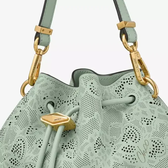 Borsa a tracolla piccola in pelle traforata verde jimmy choo con lacci Borsa a tracolla piccola in pelle traforata verde jimmy choo con lacci