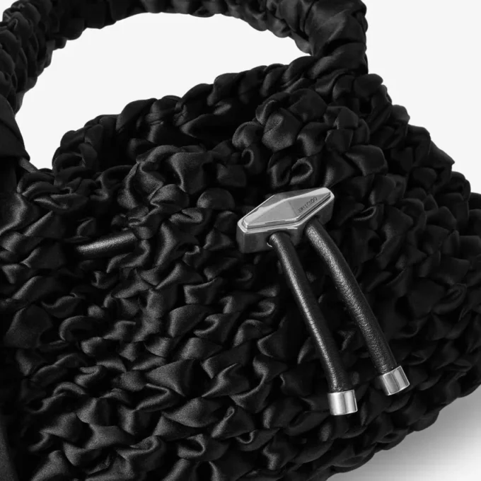 Borsa a tracolla piccola in raso intrecciato nero Borsa a tracolla piccola in raso intrecciato nero