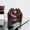 Borsa Bon Bon in pelle Biker color merlot intenso con chiusura a perla Borsa Bon Bon in pelle Biker color merlot intenso con chiusura a perla