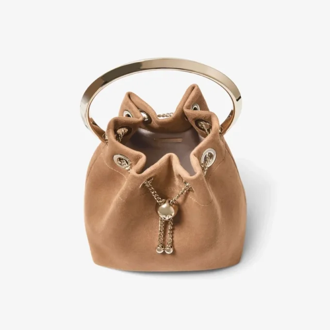 Borsa Bon Bon in pelle scamosciata color caramello con chiusura a sfera in metallo