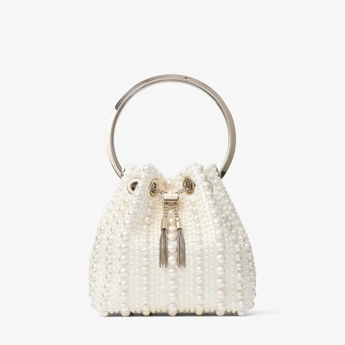 Borsa Bon Bon in raso avorio con perle su tutta la superficie Borsa Bon Bon in raso avorio con perle su tutta la superficie