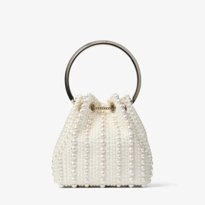 Borsa Bon Bon in raso avorio con perle su tutta la superficie Borsa Bon Bon in raso avorio con perle su tutta la superficie