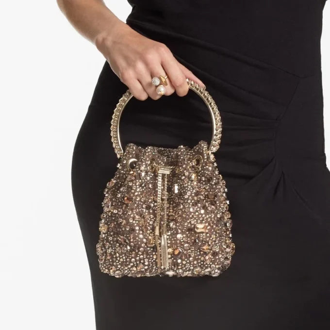 Borsa Bon Bon Tan in rete metallica con cristalli e manico in cristallo Borsa Bon Bon Tan in rete metallica con cristalli e manico in cristallo