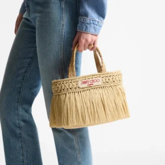 Borsa da spiaggia East-West Mini in rafia intrecciata color naturale e oro chiaro con frange