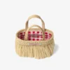 Borsa da spiaggia East-West Mini in rafia intrecciata color naturale e oro chiaro con frange Borsa da spiaggia East-West Mini in rafia intrecciata color naturale e oro chiaro con frange