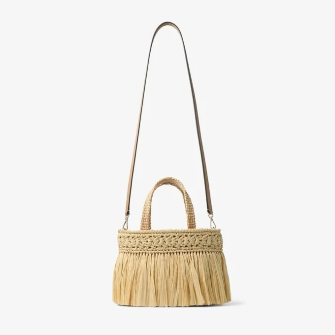 Borsa da spiaggia East-West Mini in rafia intrecciata color naturale e oro chiaro con frange Borsa da spiaggia East-West Mini in rafia intrecciata color naturale e oro chiaro con frange