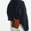 Borsa mini in pelle scamosciata color cuoio Cinch Borsa mini in pelle scamosciata color cuoio Cinch