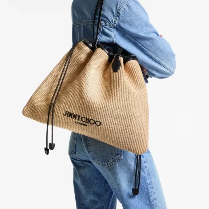 Borsa tote con coulisse Borsa tote grande in rafia morbida naturale con finiture in pelle di vitello liscia