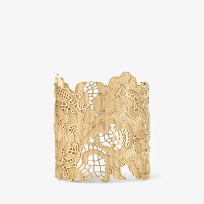 Bracciale rigido con intagli a pizzo Bracciale rigido in metallo dorato con pizzo Bracciale rigido con intagli a pizzo Bracciale rigido in metallo dorato con pizzo
