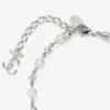 Cavigliera con perla e cristalli Cavigliera in metallo con finitura argento con ciondoli a forma di perla, cristallo e monogramma Jc Cavigliera con perla e cristalli Cavigliera in metallo con finitura argento con ciondoli a forma di perla, cristallo e monogramma Jc