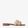 Chara Flat: ciabatta in pelle marrone chiaro e rafia lavorata all’uncinetto Chara Flat: ciabatta in pelle marrone chiaro e rafia lavorata all’uncinetto