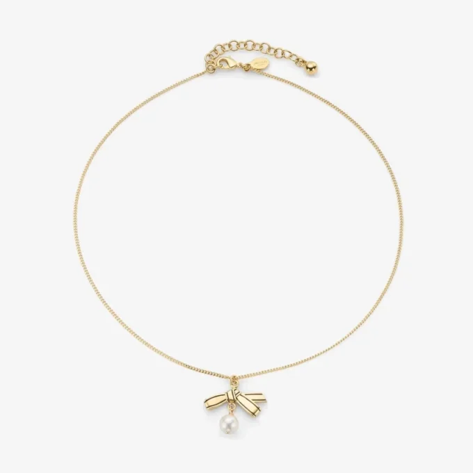 Collana con ciondolo a nastro Collana con ciondolo in metallo dorato con nastro e perla