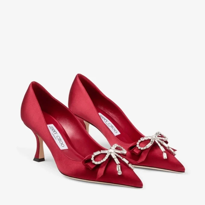 Décolleté Auria 70 in raso rosso rubino con fiocco in raso e cristalli