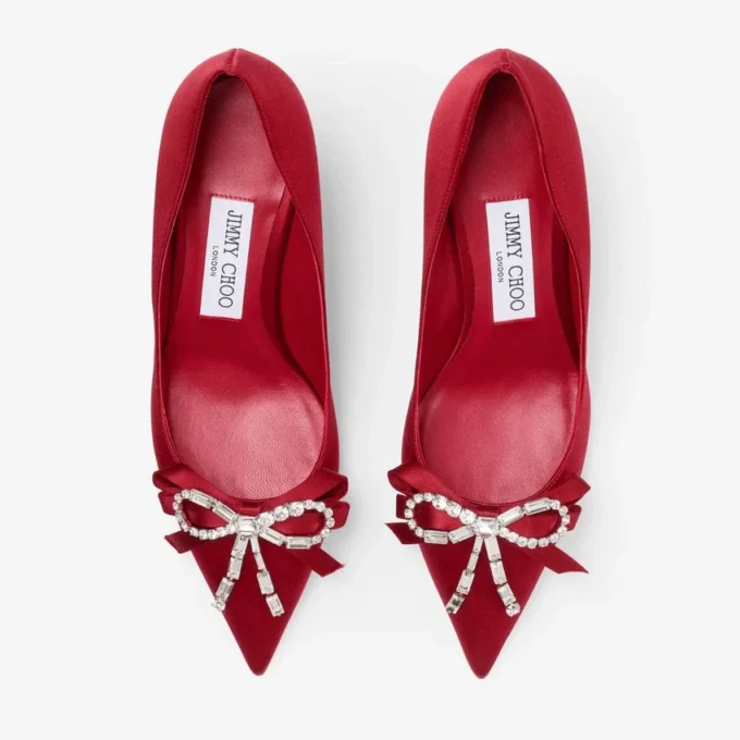 Décolleté Auria 70 in raso rosso rubino con fiocco in raso e cristalli