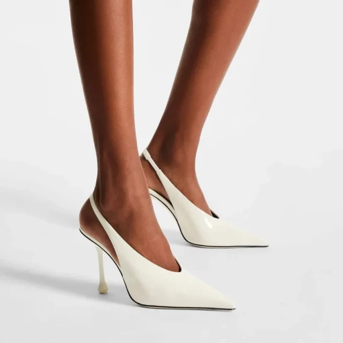 Décolleté Isa 95 in vernice color latte Décolleté Isa 95 in vernice color latte