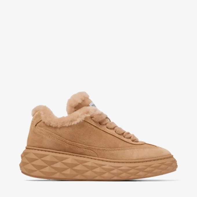 Diamond Maxi Retro F Sneakers basse in pelle scamosciata color caramello con pelliccia di montone
