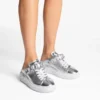 Diamond Sling Sneakers in pelle metallizzata argento con cinturino in cristallo