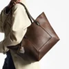 Diamond Tote Medium Borsa tote in pelle di vitello liscia color cognac Diamond Tote Medium Borsa tote in pelle di vitello liscia color cognac