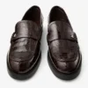 Ivy Loafer in pelle goffrata lucida effetto coccodrillo color sambuco