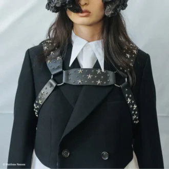 Jimmy Choo Noir Kei Ninomiya All Stars Harness Imbracatura in pelle di vitello liscia nera con  decorazioni metalliche a forma di stelle multiple