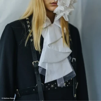 Jimmy Choo Noir Kei Ninomiya Imbracatura a Stella Singola Imbracatura in pelle di vitello liscia nera con decorazione a stelle multiple in metallo