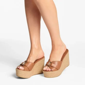 leda wedge 100 mule con zeppa in pelle nappa color cuoio 2 330x330 - Leda Wedge 100 Mule con zeppa in pelle nappa color cuoio