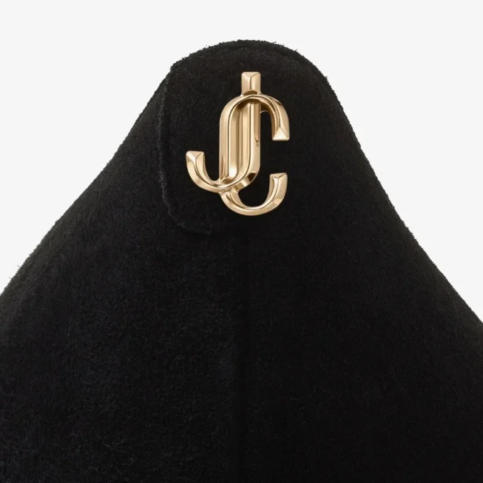 Love 65 Décolleté a punta in camoscio nero con emblema Jc Love 65 Décolleté a punta in camoscio nero con emblema Jc