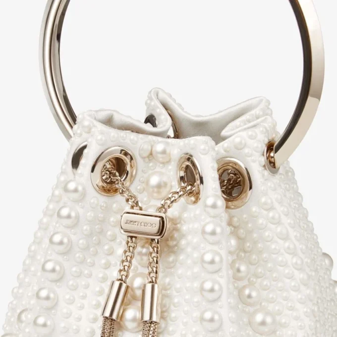 Micro Bon Bon Mini Borsa in Raso Avorio con Perle su Tutta la Superficie Micro Bon Bon Mini Borsa in Raso Avorio con Perle su Tutta la Superficie