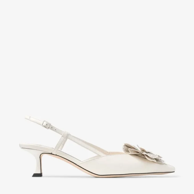 Mimmi Sling Back 50 Latte Sandali con cinturino posteriore in pelle nappa lucida con decorazione in pizzo Mimmi Sling Back 50 Latte Sandali con cinturino posteriore in pelle nappa lucida con decorazione in pizzo