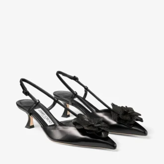 Mimmi Sling Back 50: sandali con cinturino posteriore in nappa lucida nera con decorazione in pizzo di nappa Mimmi Sling Back 50: sandali con cinturino posteriore in nappa lucida nera con decorazione in pizzo di nappa
