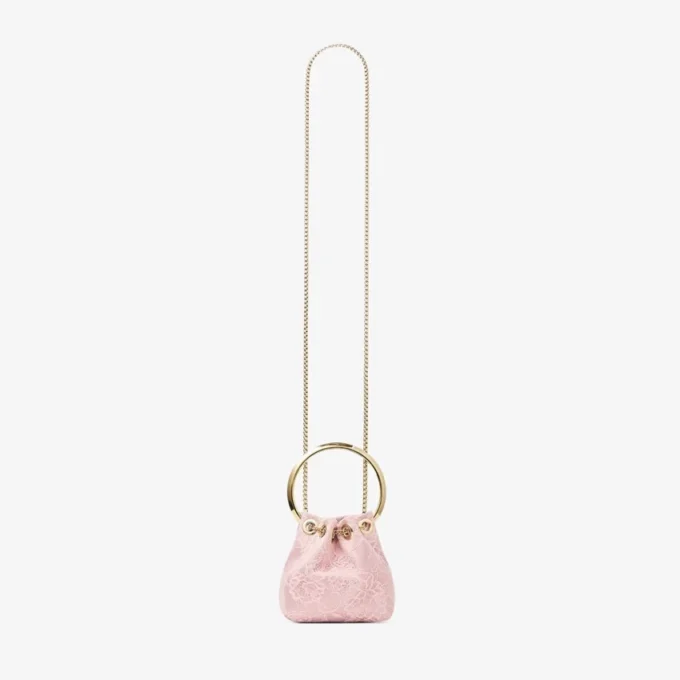 Mini borsa a secchiello in raso rosa Bon Bon e pizzo Jimmy Choo Mini borsa a secchiello in raso rosa Bon Bon e pizzo Jimmy Choo
