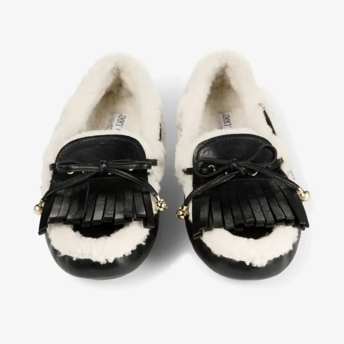 Mocassini Manon F in pelle martellata nera con shearling Mocassini Manon F in pelle martellata nera con shearling