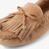 Mocassini Manon F in pelle scamosciata color caramello con shearling Mocassini Manon F in pelle scamosciata color caramello con shearling