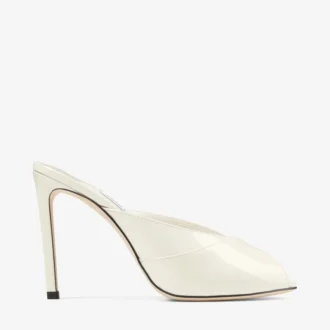 Mule Brigitte 100 in vernice color latte