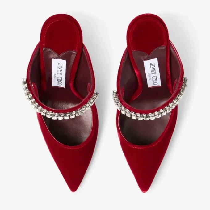 Mules Bing 100 in velluto rosso rubino con decorazioni in cristallo Mules Bing 100 in velluto rosso rubino con decorazioni in cristallo