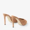 Mules Brigitte 100 in pelle scamosciata color caramello Mules Brigitte 100 in pelle scamosciata color caramello