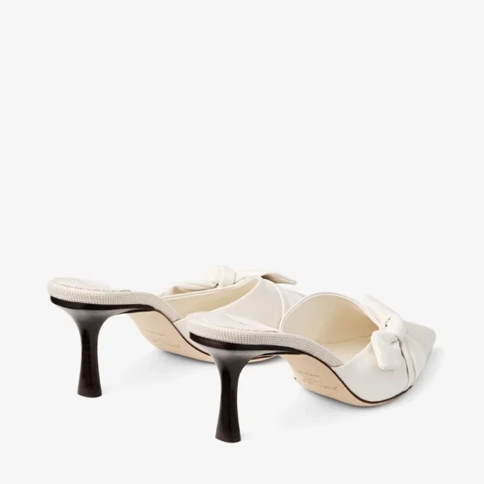 Mules Livi 65 in tela screziata color mandorla e latte e morbida pelle a guanto con fiocco in pelle nappa Mules Livi 65 in tela screziata color mandorla e latte e morbida pelle a guanto con fiocco in pelle nappa