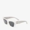 Occhiali da sole cat-eye in acetato color latte e grigio Occhiali da sole cat-eye in acetato color latte e grigio