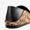 Pantofole Eliot in pelle di pony con stampa leopardata naturale Pantofole Eliot in pelle di pony con stampa leopardata naturale