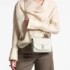 Pochette Avenue Curve in pelle nappa trapuntata color latte Pochette Avenue Curve in pelle nappa trapuntata color latte