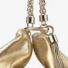 Pochette Callie in pelle metallizzata dorata con tracolla a catena Pochette Callie in pelle metallizzata dorata con tracolla a catena