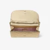 Pochette Curve in pelle metallizzata trapuntata oro lucido con catena Pochette Curve in pelle metallizzata trapuntata oro lucido con catena