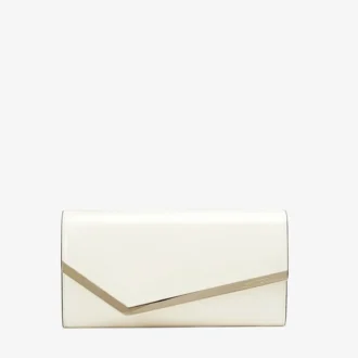 Pochette Emmie in pelle verniciata color latte