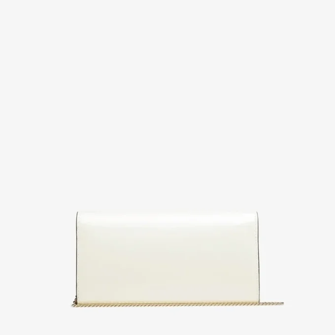 Pochette Emmie in pelle verniciata color latte Pochette Emmie in pelle verniciata color latte