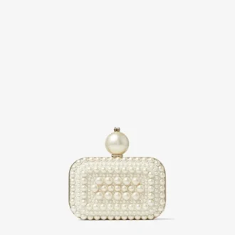 Pochette Micro Cloud in pelle scamosciata bianca con decorazioni in perle su tutta la superficie