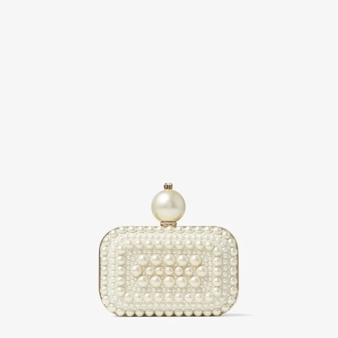 Pochette Micro Cloud in pelle scamosciata bianca con decorazioni in perle su tutta la superficie Pochette Micro Cloud in pelle scamosciata bianca con decorazioni in perle su tutta la superficie