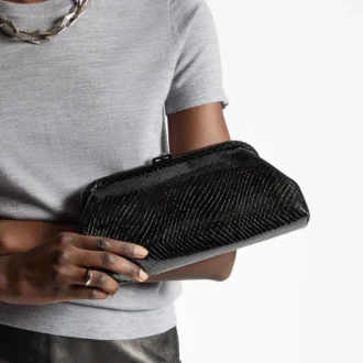 Pochette Skylar in pelle nera lucida con stampa serpente e chiusura quadrata JC