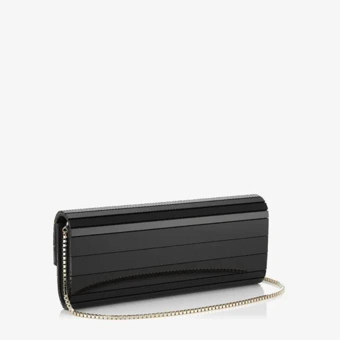 Pochette Sweetie in acrilico nero con tracolla a catena dorata Pochette Sweetie in acrilico nero con tracolla a catena dorata