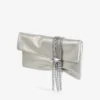 Pochette Zandra in morbida pelle scamosciata dorata lucida con bracciale a catena Pochette Zandra in morbida pelle scamosciata dorata lucida con bracciale a catena